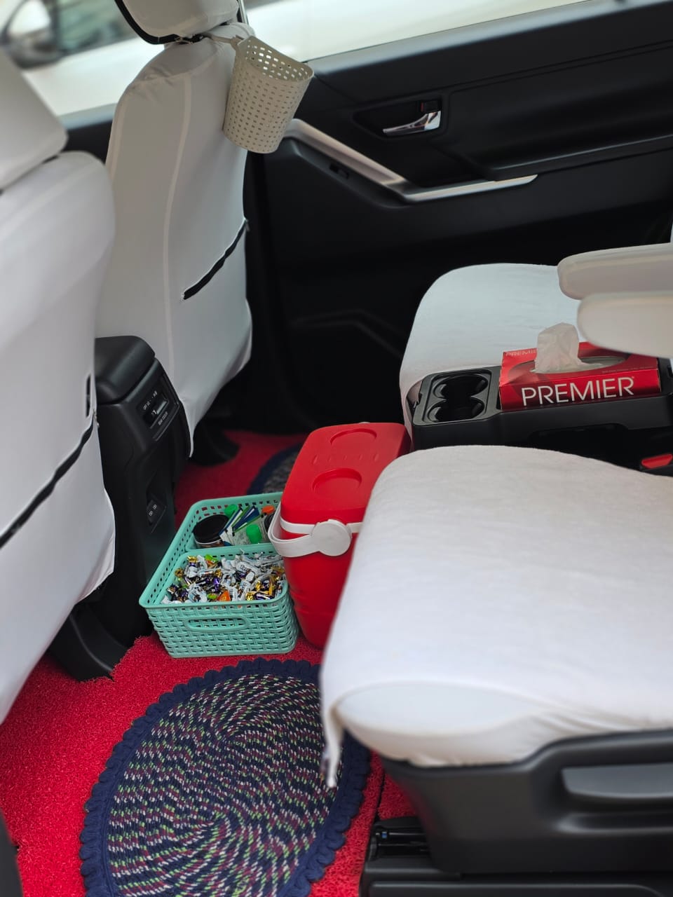 Console with tissues, cup holders and a chilled water box