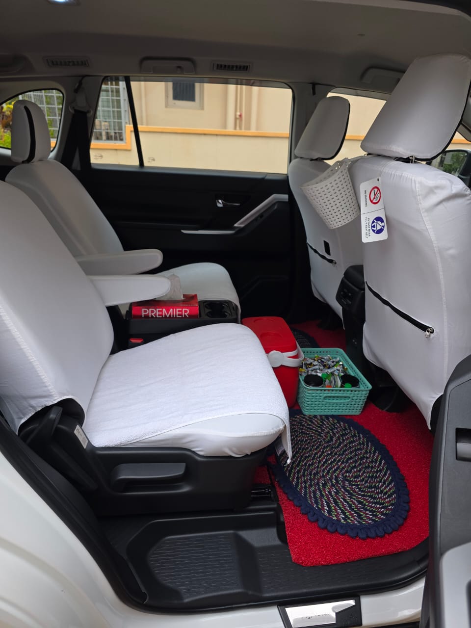Interior seen from the side door, seats and red floor mats